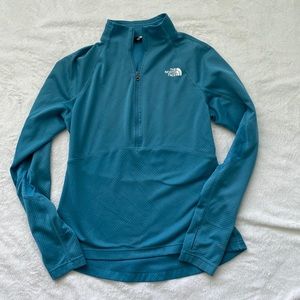 Woman’s North Face pull over